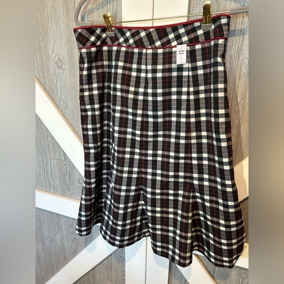 JohnPaulRichard Dresses & Skirts - Bag148. Sz 6, length 25, black red and white plaid skirt